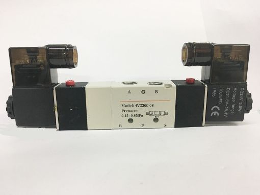 Slika 4V230C-08 - Zatvoren elektromagnetni razvodnik sa 2 magneta 24V, 5/3